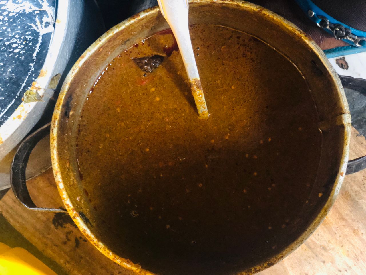 A pot of dark green-brown miyan kuka